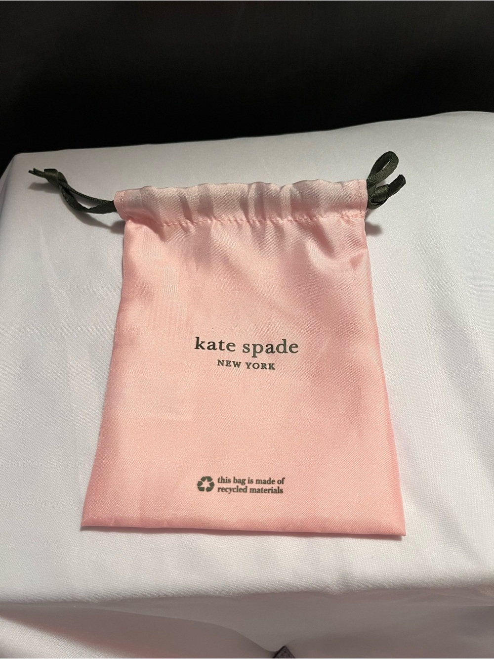 Kate Spade Silver Glitter Card Holder Wallet NWOT w/ Dust Bag - Picture 8 of 11